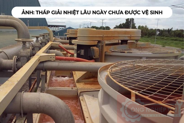 Tháp tản nhiệt lâu ngày không được vệ sinh còn gây mất thẩm mỹ, phát ra mùi hôi